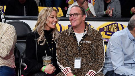 Lakers Owner Jeanie Buss Marries Comedian Jay Mohr Iheart