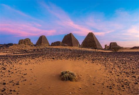 Pirámides De Meroe Sudán En África Imagen De Archivo Imagen De