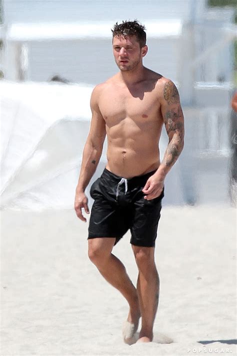 Ryan Phillippe Shirtless In Miami 2014 Pictures Popsugar Celebrity Photo 12