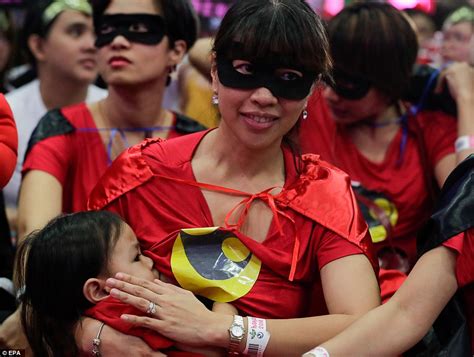 More Than 2 000 Mothers Show Their Support For Breastfeeding In Philippines Daily Mail Online