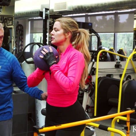 Khlo Kardashian Shows Us Her Workout And It Looks Pretty Hard Khloe