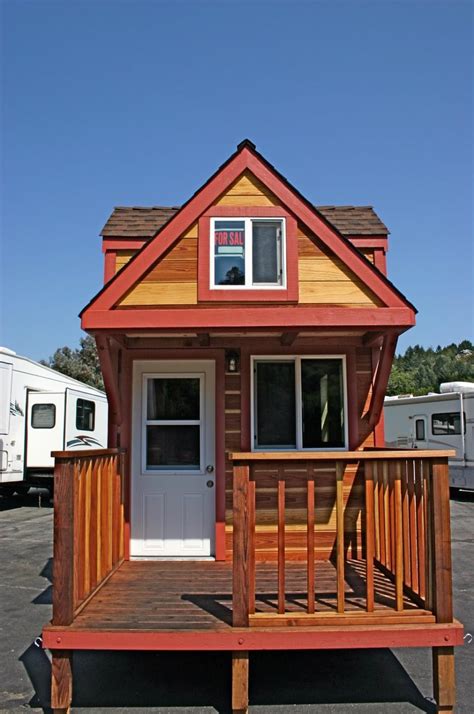 Adorable Dormer Loft Cottage An 18 Foot Tiny House On Wheels