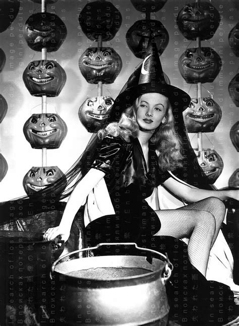 Veronica Lakes Stunning Halloweens Photo Mid Etsy In 2021 Vintage