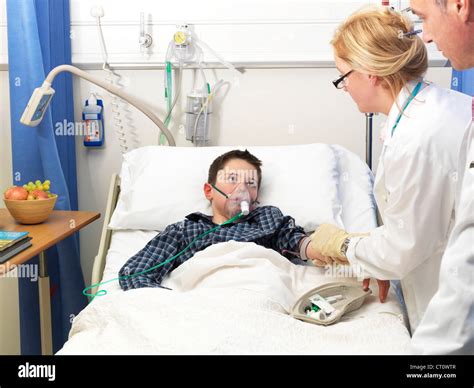 Doctor Examining Patient Hi Res Stock Photography And Images Alamy