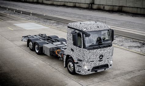 Daimler Showcases Fully Electric Heavy Distribution Truck Truck And