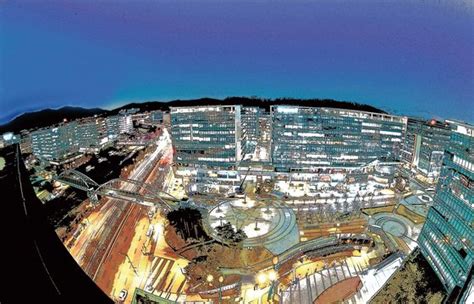 크래프톤, 독립스튜디오 라이징윙스…통합 법인으로 새출발. 사인 한 번에 7000만원 보너스..판교서 열린 '연봉 대전'