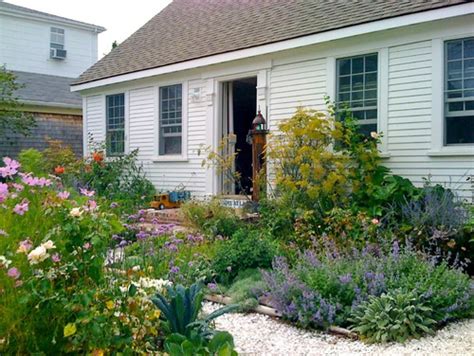 5 Inspiring Ways To Create A Cottage Style Garden Town And Country Living