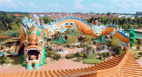 The batu pahat district is a district in the state of johor, malaysia that lies at the southeast of johor bahru. Yong Peng Attractions & Must Buy Products | SGMTRIPS.com