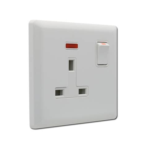 13amp Switched Socket With Neonsingle Pole13a 1 Gang 3 Pin Switch
