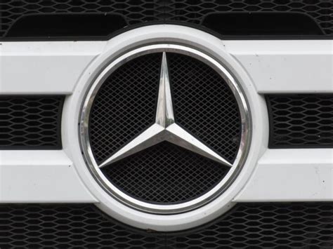 Hauptversammlung in Berlin Daimler Aktionäre lassen beim Diesel nicht