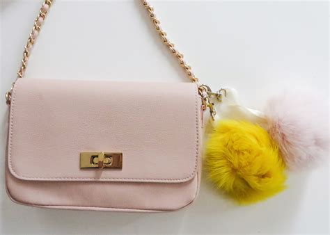 No need to buy one, make your own! Style Buddha: DIY Fendi-Inspired Pom Pom Keychain