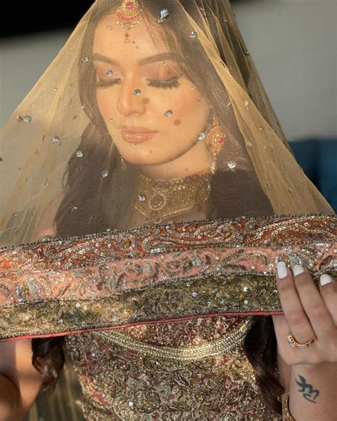 Zainab Raza Looks Regal In Stunning Bridal Look [pictures] Lens