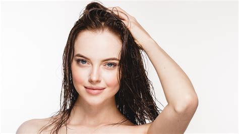 Bring dry curls and coils back to springy, hydrated life. How to quickly dry your hair without a blow dryer