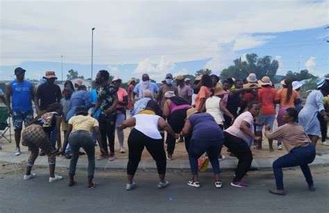 eastern cape protesters twerk for water as taps run dry news24