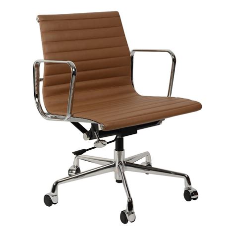 Kreslo Eames Style Ribbed Office Chair Ea 117 Korichnevaya Kozha 1 
