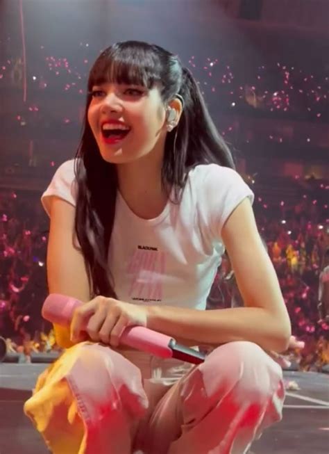 13 Unedited Moments Showing What Blackpinks Lisa Actually Looks Like
