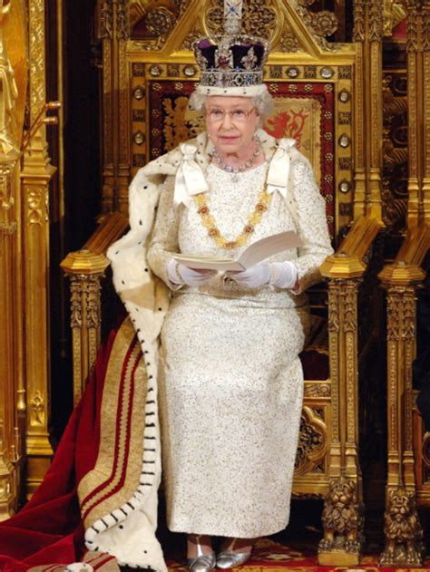 Main 8 Reasons Queen Elizabeth Ii Never Stepped Down From The Throne Codeavail