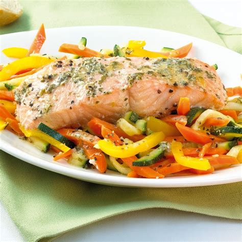Lachs Auf Gemüsebett Im Backofen