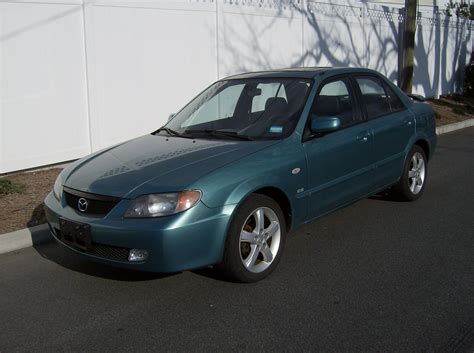 La condición actual del vehículo puede implicar que alguna característica descrita a continuación ya no se encuentre disponible en el vehículo. 2002 Mazda Protege - Information and photos - MOMENTcar