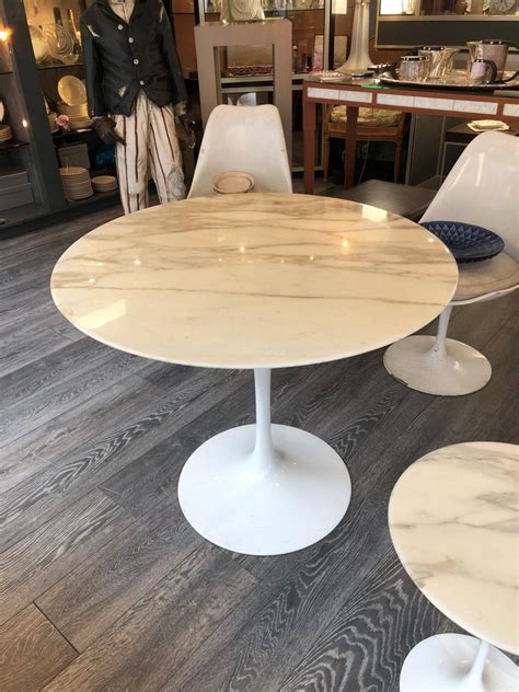 Eero saarinen for knoll tulip coffee table with walnut top. Eero Saarinen and Knoll International "Tulip" Table at 1stdibs