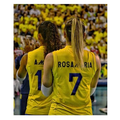 La brasiliana (dominatrice in campo e sui social con 227mila followers) è infatti stata. Pin em Volei