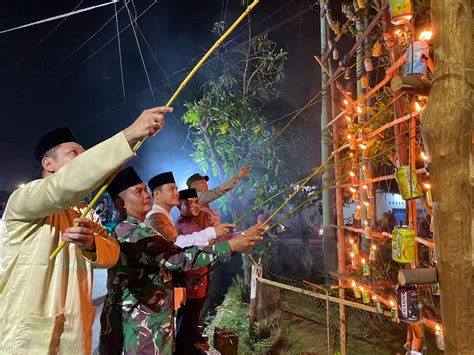 Kampung Colok Bermasa Kelurahan Damon Meriahkan Festival Lampu Colok 2023