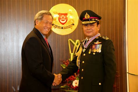 Royal Thai Army Chief Receives Prestigious Military Award