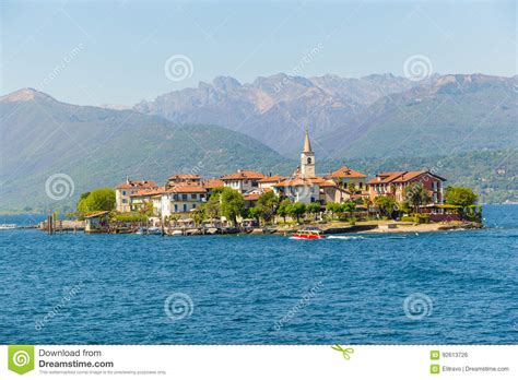 On visititaly varese you find tourist guides written by the editorial staff and travel experiences of travellers who, like you, have chosen stresa as a destination for a trip or for their holidays. Het Eilandvissers Van Meermaggiore In Stresa Italië Stock ...