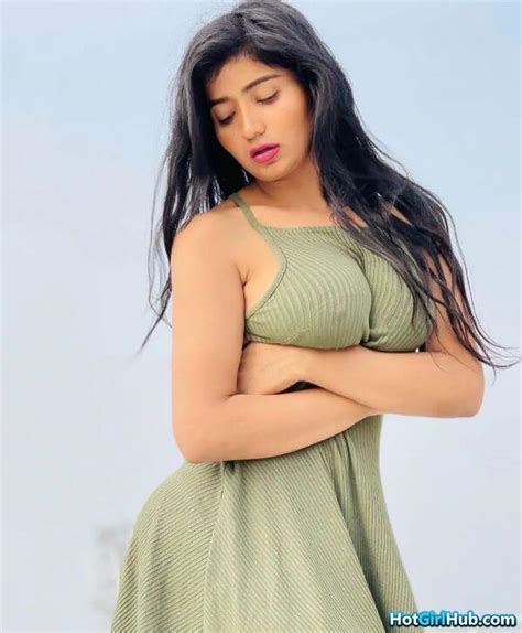 Sexy Desi Indian Girl Showing Big Boobs 15 Photos