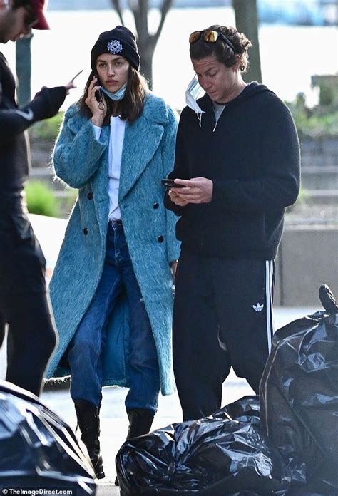 Bradley cooper (46) und irina shayk (35) reißen sich ihrer tochter zuliebe super zusammen! Irina Shayk ist so gesehen für einen zweiten Tag in Folge ...