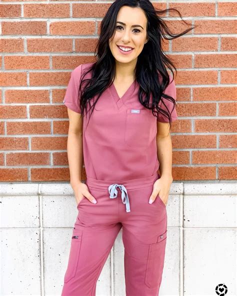 feeling quite “mauve”lous in these new wearfigs scrubs 😍 hope you all had an amazing nurses we