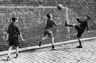 niños jugando en la calle