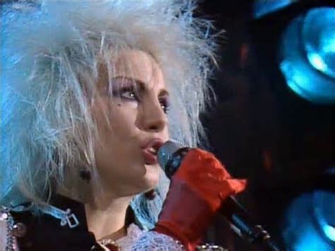 Le style « pop dance » de spagna plait et son opulente coiffure « punk » étonne. Spagna Singer / Italian Singer Ivana Spagna Sings During A ...