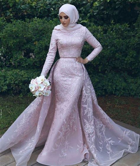 See more ideas about muslimah wedding dress, muslim wedding dresses, muslimah dress. Pin by urmila jasawat on aBridal photography | Muslim prom ...