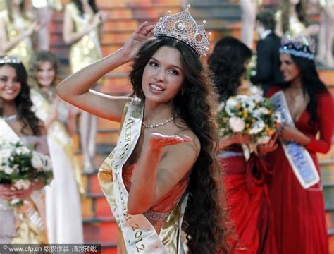 俄罗斯小姐选美大赛 众佳丽金色比基尼斗艳 时尚频道 凤凰网