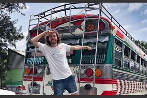 Realmente me gusta que tenga ese sentimiento como de capacidad de comunicacion y entusiasmo. Luisito Comunica publica libro de sus viajes | Soy502