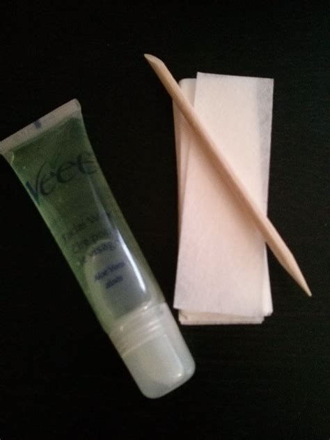 The brow formula is best for the fine hair and sensitive skin on your face. Veet High Precision Facial Wax reviews in Hair Removal ...