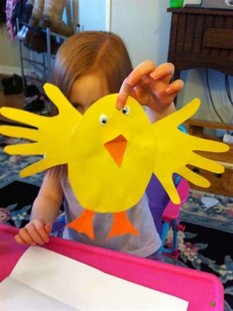 From paper crafts to egg decorating ideas , these easter crafts for kids make excellent art projects for toddlers, preschoolers, and kindergartners alike. 24 Cute and Easy Easter Crafts for Kids - Homesthetics