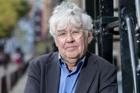 Dutch historian mostly known for his documentary series 'in europa' (in europe) and book of the same name. Lezing Geert Mak uitgesteld naar zomer 2021 - De Limburger