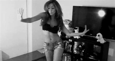 Melanie Iglesias S S Find And Share On Giphy
