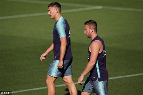 Related to clement lenglet and wife. Arthur Melo and Clement Lenglet train as Barcelona prepare ...