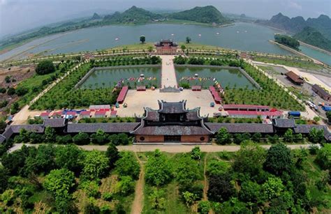 Trên một diễn biến khác, theo báo cáo của sở gtvt thanh hóa hiện nay, trên các tuyến ql15, 217 và một số tuyến đường tỉnh lộ nhiều điểm bị sạt lở riêng huyện miền núi quan hóa và bá thước đã nước lũ làm cô lập. Cẩm nang du lịch Cố đô Hoa Lư Ninh Bình toàn tập - Vntrip.vn