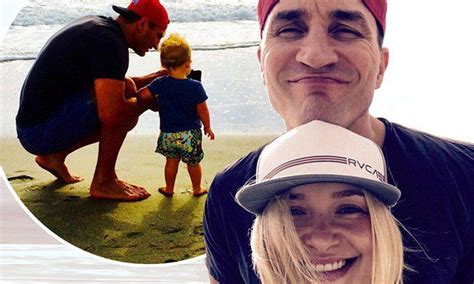 Hayden Panettiere Shares Snaps Of Her Fiancé And Daughter At The Beach
