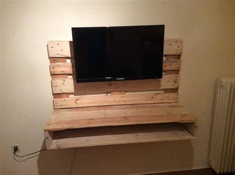 Temporarily attach the tv wall mount to the bracket on the back of the tv. DIY Pallet Wall Hanging TV Stand with Storage