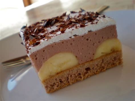 Der butterkeks kuchen benötigt nur sehr wenige zutaten und ist daher super schnell gem. Rezept! Schoko Bananen Schnitten | Kuchen und torten ...