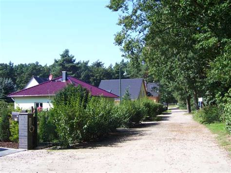 Schwörerhaus bietet außerdem eine kollegiale zusammenarbeit auf allen ebenen im familienunternehmen mit tradition. Wanderung durch das Rehhahn-Wäldchen zum Ostkirchhof