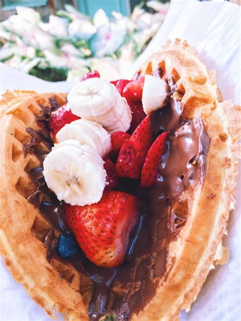 If you've heard good things about this dress, they're true! Fruit and Nutella Waffle Sandwich in 2020 | Nutella recipes, Nutella waffles, Eat