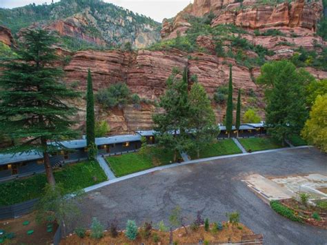 Don hoel's cabins are in the center of oak creek canyon, offering a unique opportunity to stay in one of arizona's traveled areas but be away from all the traffic and crowds in sedona. Cabin 1 Destination at Oak Creek Has Balcony and Internet ...
