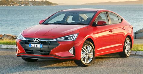 The 2019 hyundai elantra se base sedan with manual transmission has a manufacturer's suggested retail price (msrp) starting just under $18,000. 2019 Hyundai Elantra pricing and specs | CarAdvice