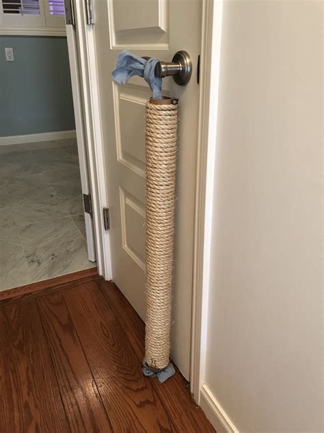 How to make a cat scratching post using recycled materials you most likely have laying around your house. DIY cat scratching post, fun but spendy / Boing Boing